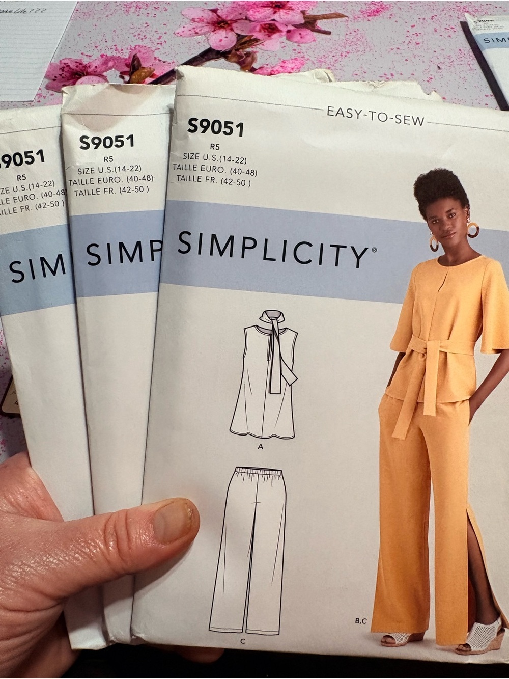BN UNCUT SIMPLICITY 9051 R5 Plus sewing patterns